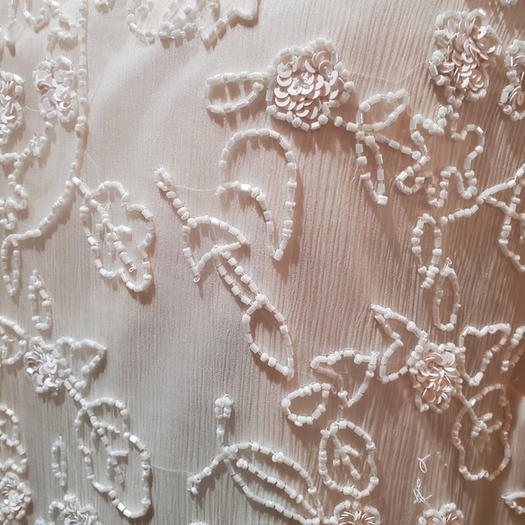 Woman's blouse - Picture 3 of 16